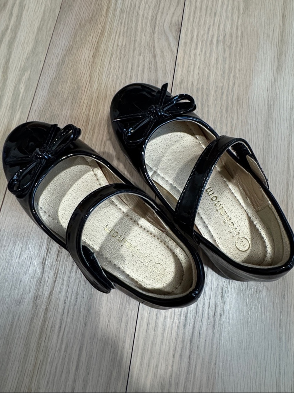 Girls Black Patent Mary Jane School Shoes - Velcro closure - Size Toddler 9